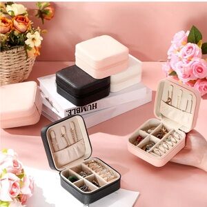 Elegant Jewelry Organizer Box ✨✨comes with 2 pieces of jewelry ✨✨